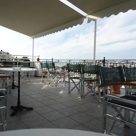 Pensión Margarita 2*