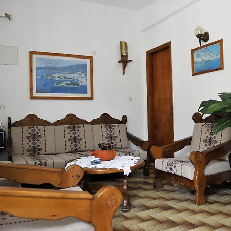 Margarita Πανσιόν 2*